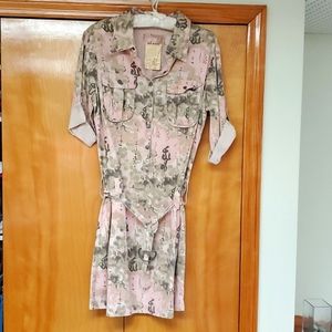 Da-Nang size small Cute and comfy dress pink green belted w roll up slee…